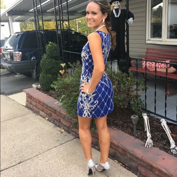 Formal Dress - Picture 3 of 8